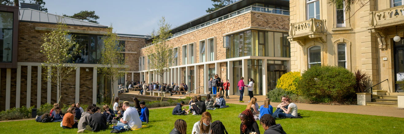 Doverbroecks 6th form-344