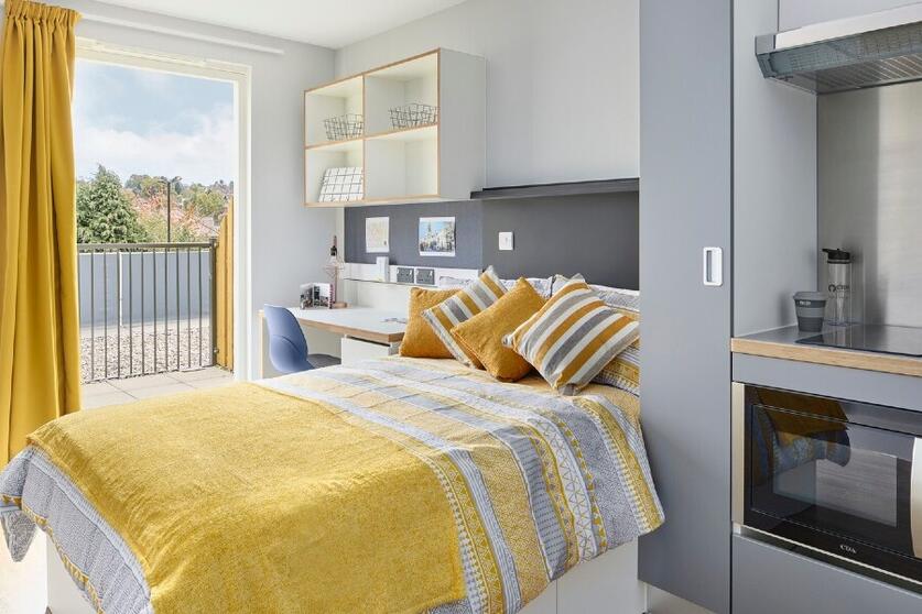 01WestWaySquare-Hero-image